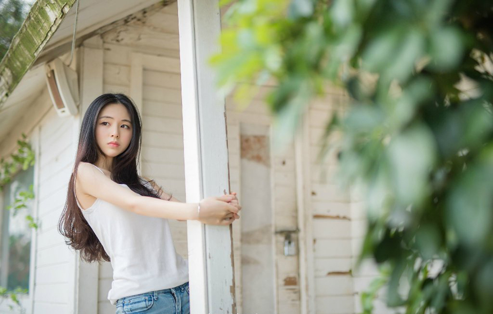 “若论军略，他未必强过你，但此人善谋，同样善心计，当初在鹿门书院之时，水镜先生将我二人并列，极擅决胜于战场之外，荆州之时，曾不费一兵一卒，助刘备拿下荆襄九郡，万不可小觑！”庞统点点头道。